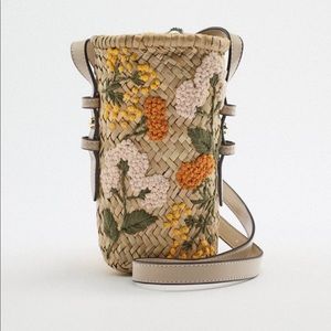 Zara NWT Raffia mini crossbody. Cream straps. Floral details. Lined interior.